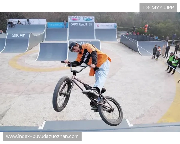 从泥地竞速到自由式：BMX运动分化史与奥运历程