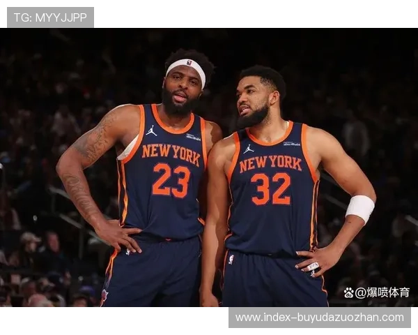 尼克斯悍将哈特换上场,临时将双胞胎交给队友罗宾逊照料 尼克斯悍将哈特换上场,临时将双胞胎交给队友罗宾逊照料